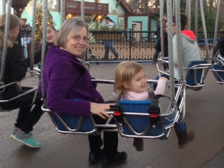 mom and c on swings